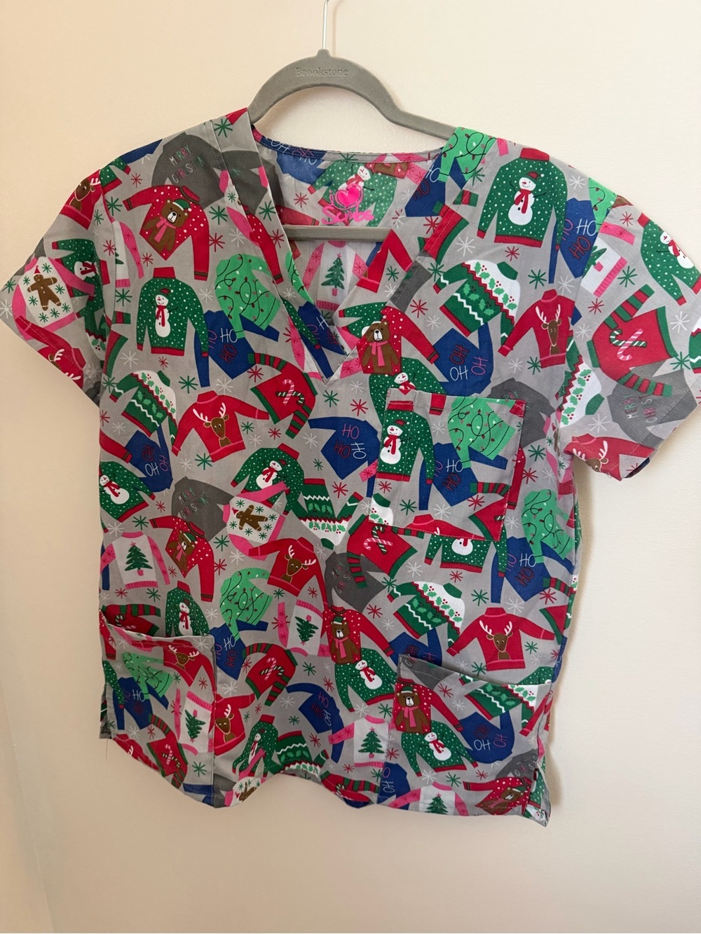 I heart Scrubs Gray Holiday Snowman Sweater Print Scrub Top